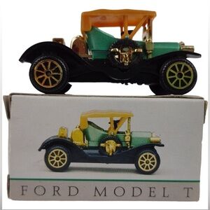 Vintage Readers Digest Mini 1910 Ford Model T Car Figure in box